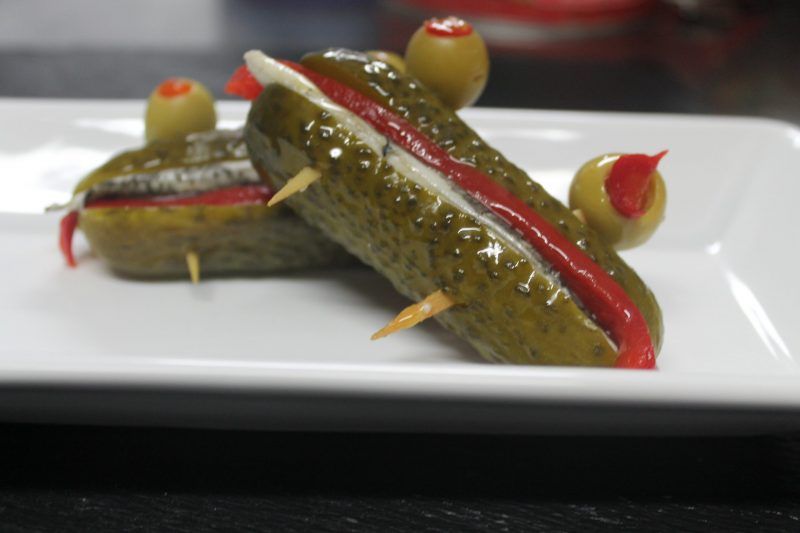 Pepino relleno de boquerón de Campo Real
